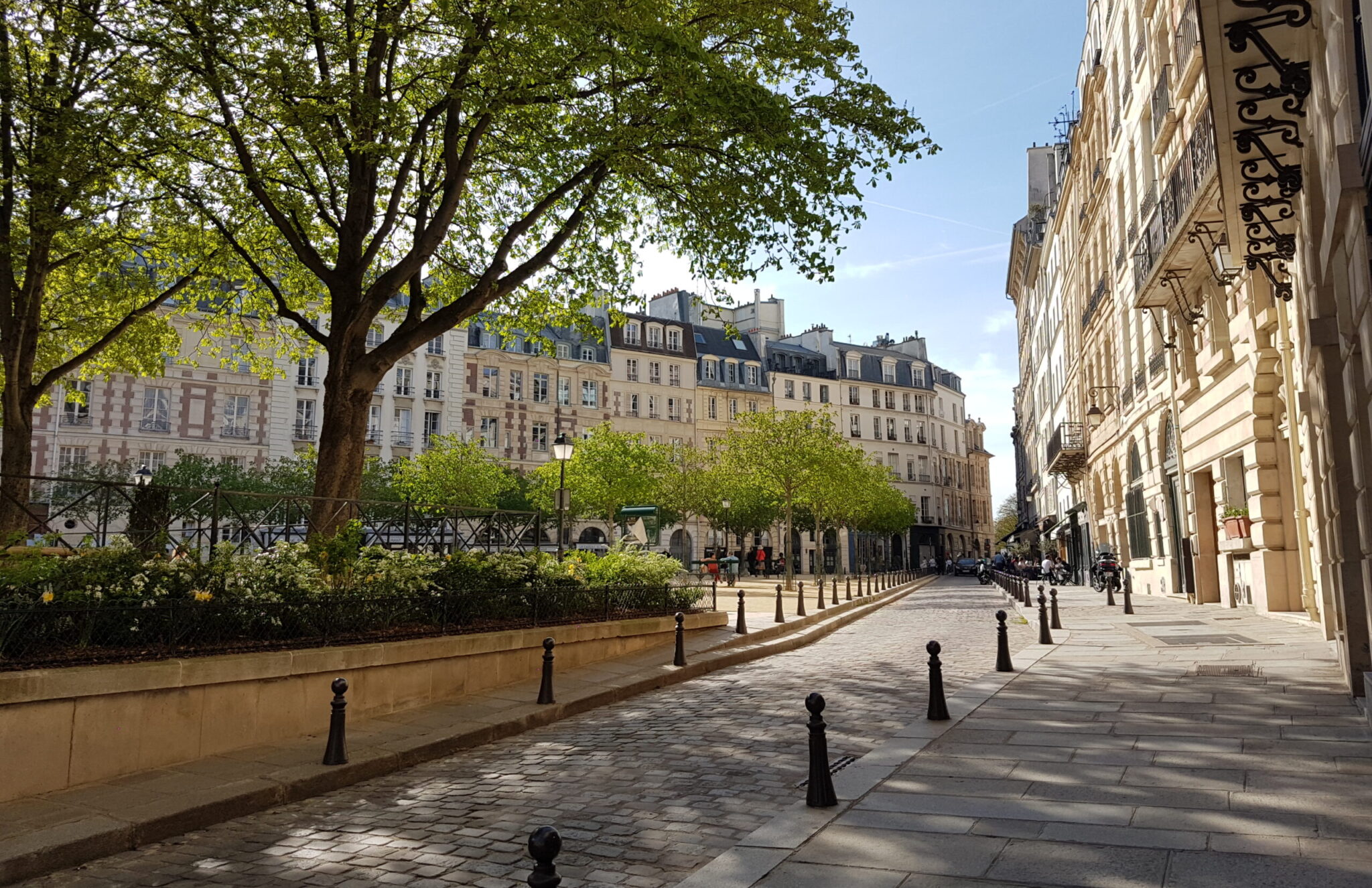 Place Dauphine © Wikimedia Commons