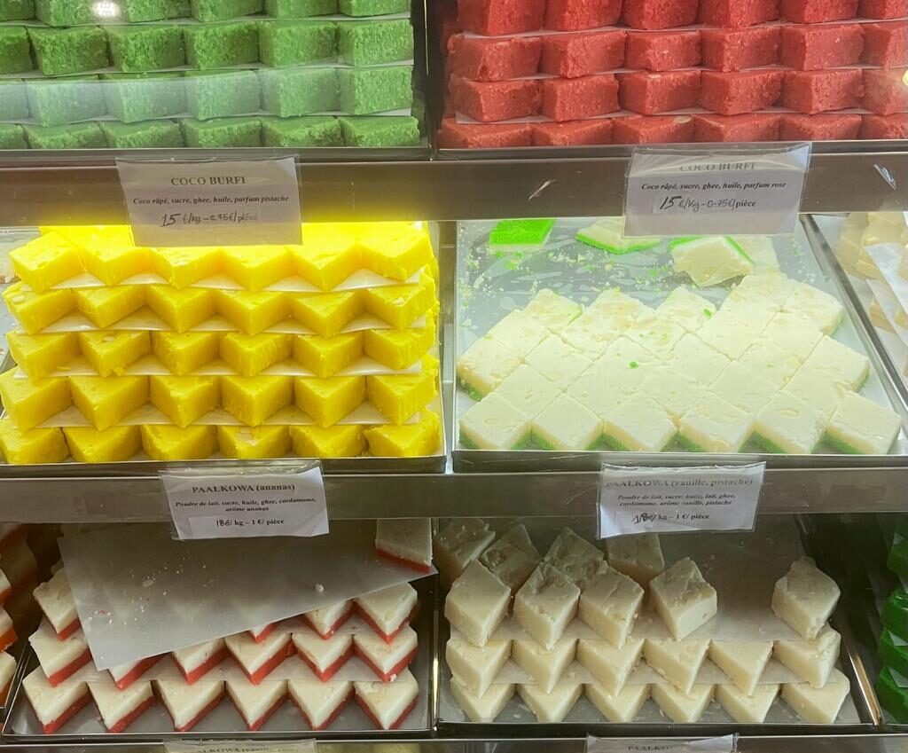 Die Auswahl ist groß in der Patisserie Ganesha Sweets © Aus Paris